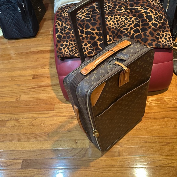 Louis Vuitton monogram carry on luggage - Picture 6 of 8